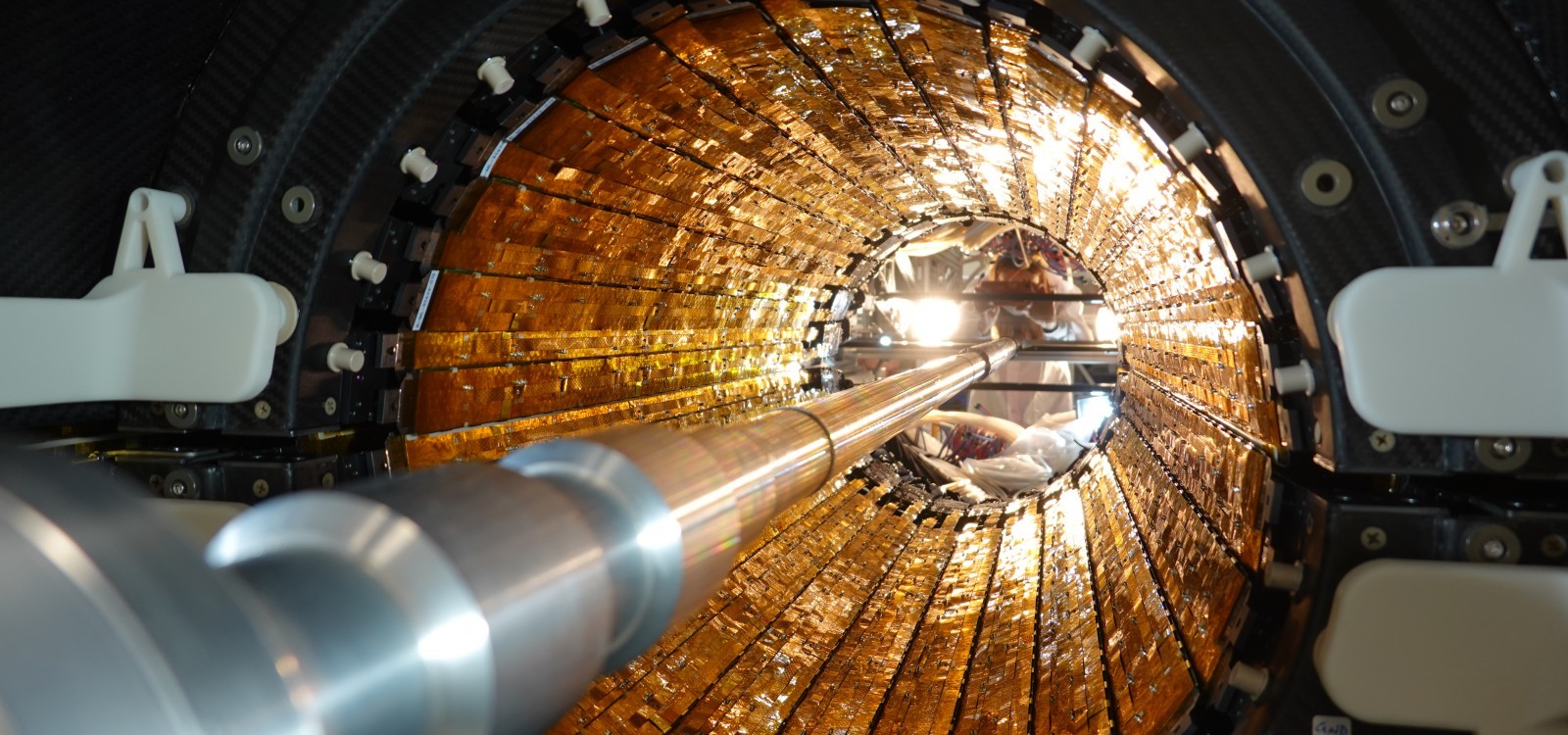 installation-of-the-outer-barrel-of-the-new-inner-tracking-system-of-the-alice-experiment-at-cern-c-cern.jpg