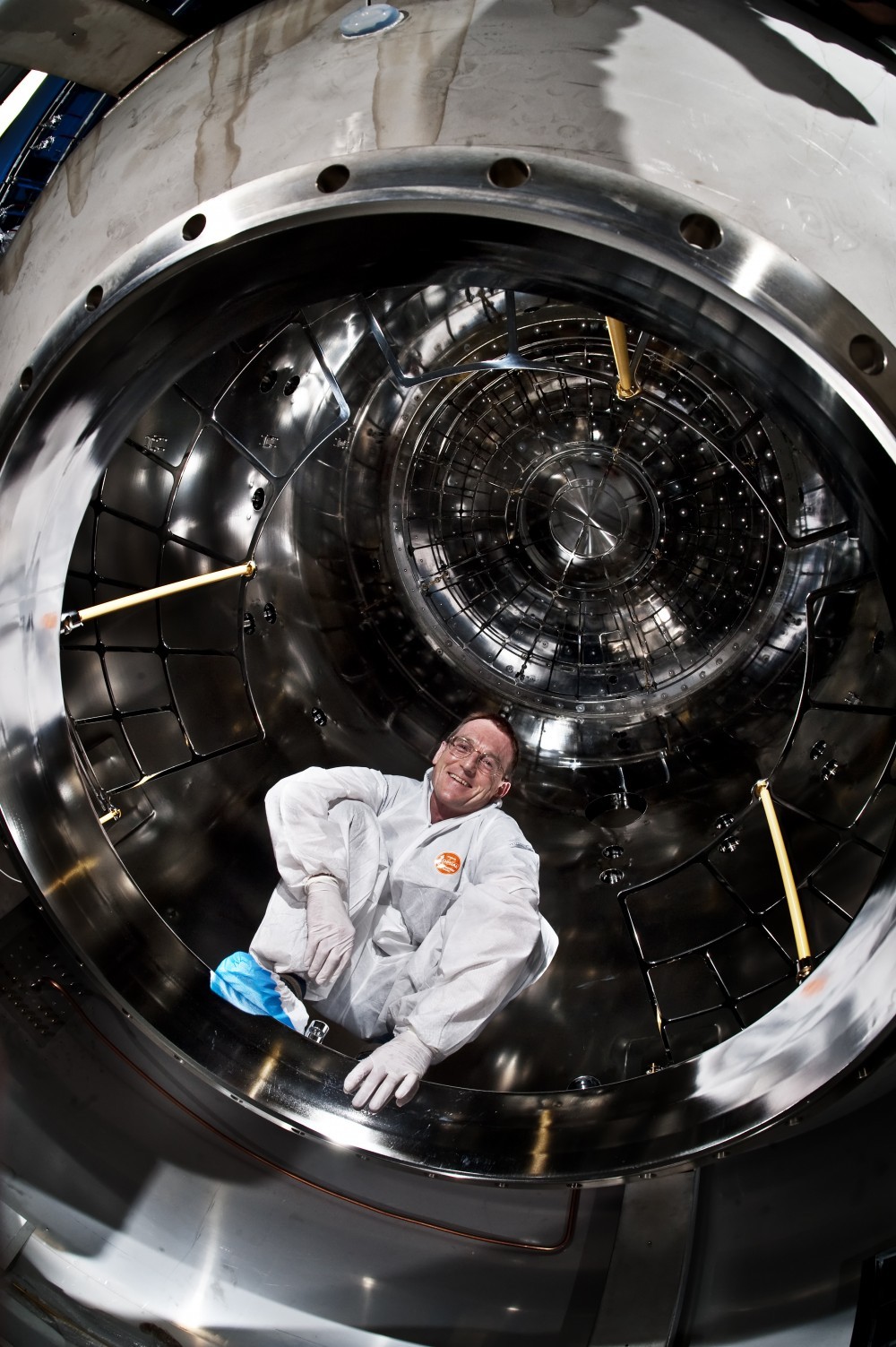 The CLOUD Experiment. View inside the chamber with Jasper Kirkby, CLOUD spokesperson. (Image: Maximillien Brice/CERN) 