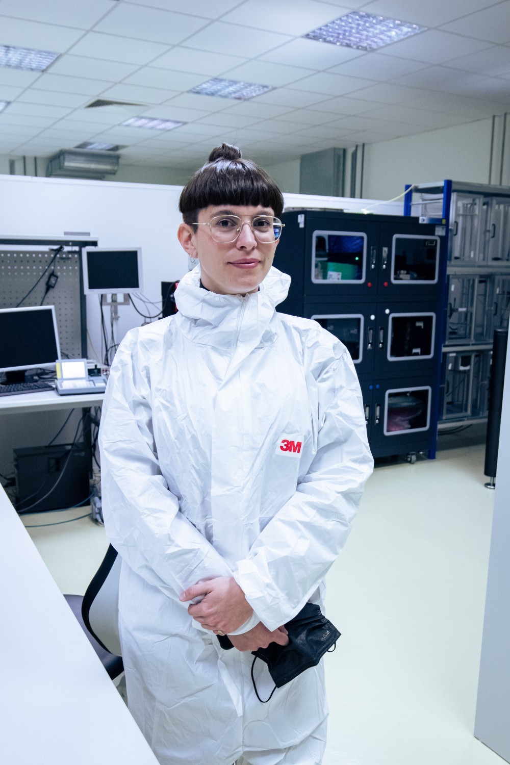 Chloé Delarue at the Silicon Detectors facility. Photo by Franciska-Leonora Toeroek © CERN